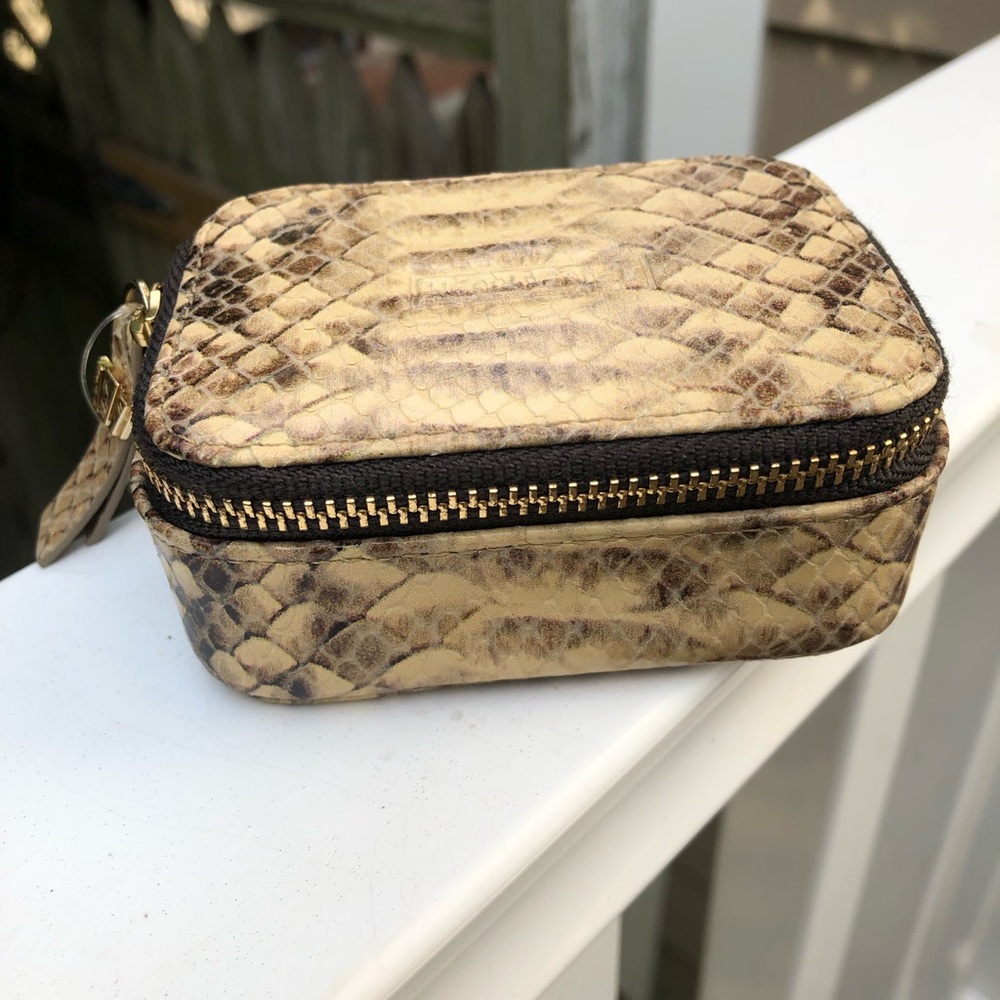 Henri Bendel small travel case